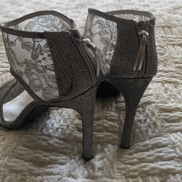 Stuart Weitzman Silver Lace Heel Sandal NWOT 38 - Picture 5 of 8